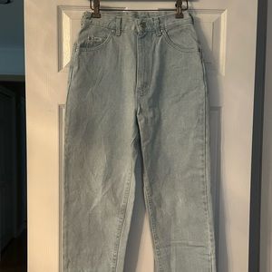 Authentic 305-5592 woman’s Levi jeans!